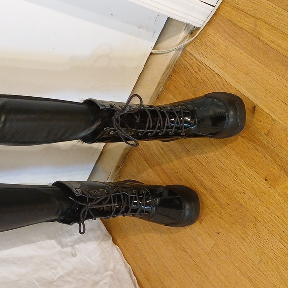 Stunning Like New Timberland Black Patent Leather Fur Boots - Picture 10 of 16